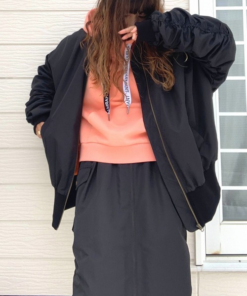 Q（キュー）の「MA-1 ギャザーブルゾン（MA-1・レディース・カーキ/ブラック・MEDIUM）」の2枚目の写真