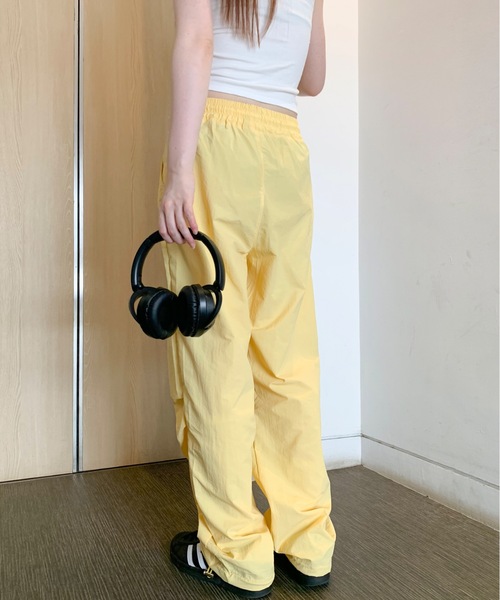 Teem Store（チームストア）の「カラフル ドロスト ナイロン タックパンツ（その他パンツ・レディース・ブラック/ブルー/グリーン/イエロー・S/M/L）」の4枚目の写真