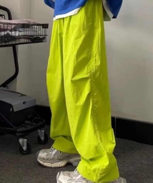 Teem Store（チームストア）の「カラフル ドロスト ナイロン タックパンツ（その他パンツ・レディース・ブラック/ブルー/グリーン/イエロー・S/M/L）」の3枚目の写真