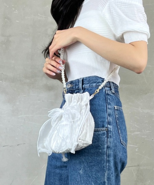 tolene(トレネ)の「パール風ビーズストラップ ふんわりリボン 巾着ショルダーバッグ 夏 浴衣バッグ(ショルダーバッグ・レディース・ピンク/ブラック/ホワイト・ONE SIZE)」の4枚目の写真
