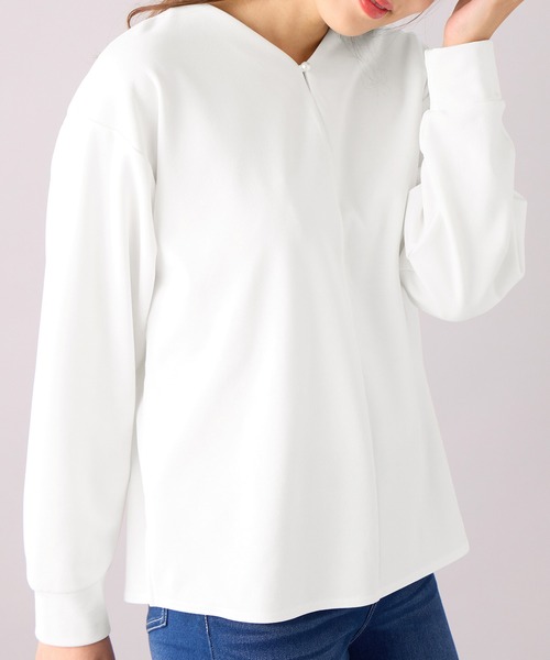 alotta(アロッタ)の「ラクキレイ裏起毛Vネックプルオーバー(Tシャツ/カットソー・レディース・グレイッシュベージュ/ホワイト/ブラック/ピンク・L/LL/3L/M)」の1枚目の写真