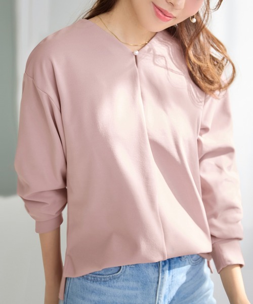 alotta(アロッタ)の「ラクキレイ裏起毛Vネックプルオーバー(Tシャツ/カットソー・レディース・グレイッシュベージュ/ホワイト/ブラック/ピンク・L/LL/3L/M)」の4枚目の写真
