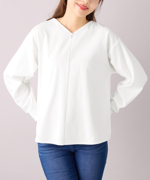 alotta(アロッタ)の「ラクキレイ裏起毛Vネックプルオーバー(Tシャツ/カットソー・レディース・グレイッシュベージュ/ホワイト/ブラック/ピンク・L/LL/3L/M)」の5枚目の写真