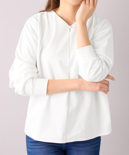 alotta(アロッタ)の「ラクキレイ裏起毛Vネックプルオーバー(Tシャツ/カットソー・レディース・グレイッシュベージュ/ホワイト/ブラック/ピンク・L/LL/3L/M)」の6枚目の写真