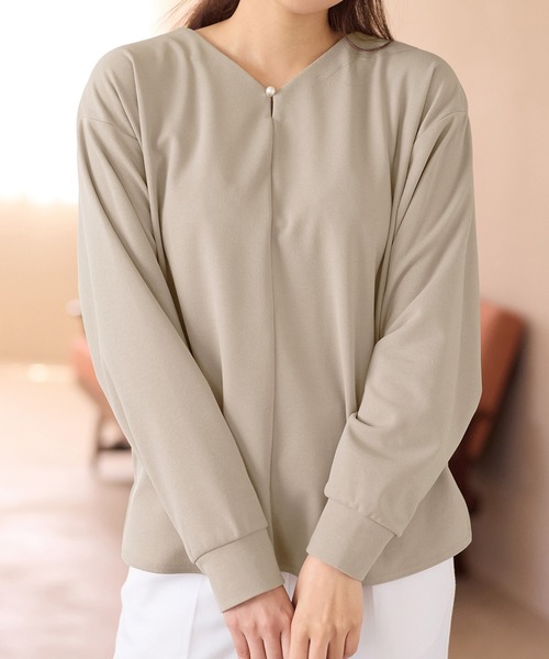 alotta(アロッタ)の「ラクキレイ裏起毛Vネックプルオーバー(Tシャツ/カットソー・レディース・グレイッシュベージュ/ホワイト/ブラック/ピンク・L/LL/3L/M)」の13枚目の写真