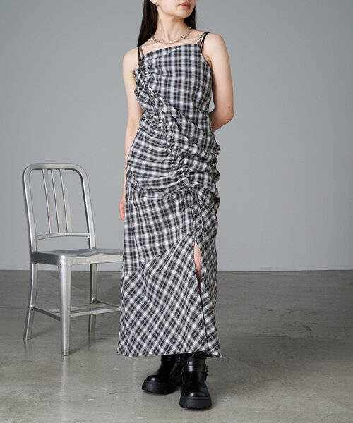 RAY CASSIN(レイカズン)の「チェックシャーリングワンピース(ワンピース・レディース・アイボリー/グリーン/ブラック・FREE)」の1枚目の写真