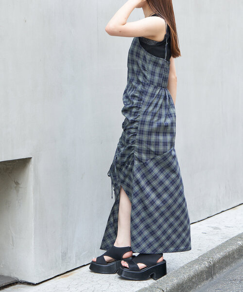 RAY CASSIN(レイカズン)の「チェックシャーリングワンピース(ワンピース・レディース・アイボリー/グリーン/ブラック・FREE)」の4枚目の写真