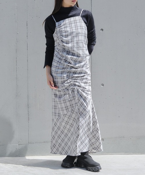 RAY CASSIN(レイカズン)の「チェックシャーリングワンピース(ワンピース・レディース・アイボリー/グリーン/ブラック・FREE)」の2枚目の写真