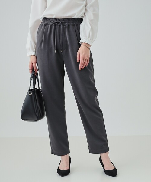 SHOO・LA・RUE（シューラルー）の「◆【高レビュー/S-LL/洗濯後シワになりにくい】スマートに見えるイージーパンツ（その他パンツ・レディース・ブラック/ベージュ/オレンジ/ブルーグリーン/グレー系その他・02/01/04/03）」の3枚目の写真