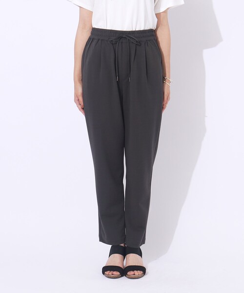 SHOO・LA・RUE（シューラルー）の「◆【高レビュー/S-LL/洗濯後シワになりにくい】スマートに見えるイージーパンツ（その他パンツ・レディース・ブラック/ベージュ/オレンジ/ブルーグリーン/グレー系その他・02/01/04/03）」の12枚目の写真