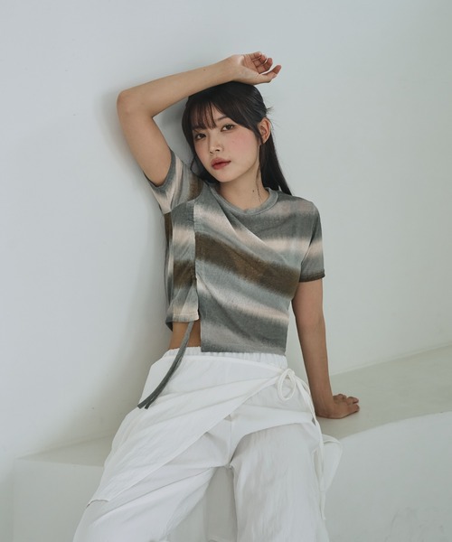 nemne store(ネンネストア)の「《unnome》グラデーションギャザーTシャツ(Tシャツ/カットソー・レディース・カーキ/ブラック/ピンク・フリー)」の6枚目の写真