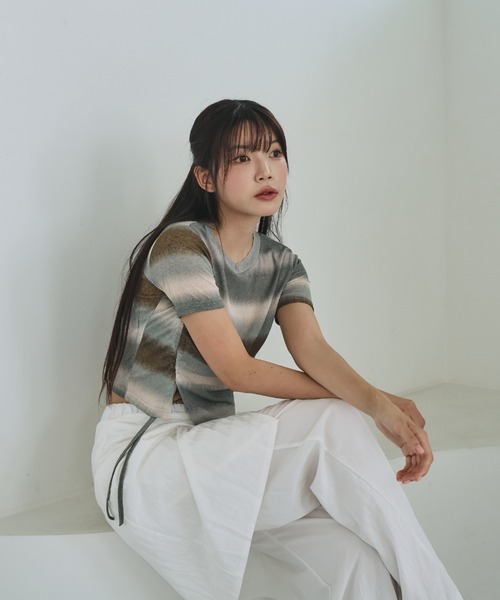 nemne store(ネンネストア)の「《unnome》グラデーションギャザーTシャツ(Tシャツ/カットソー・レディース・カーキ/ブラック/ピンク・フリー)」の5枚目の写真