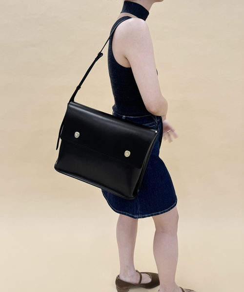 PIENI M EXTRA BK/BK ショルダーバッグ PIENI（ピエニ）の「【PIENI/ピエニ】M EXTRA（ショルダーバッグ