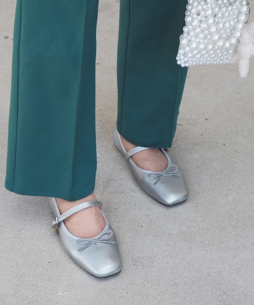 minia（ミニア）の「ストラップバレエシューズ（バレエシューズ・レディース・ブラック/シルバー/ベージュ系/シルバー系・S/M/L）」の3枚目の写真