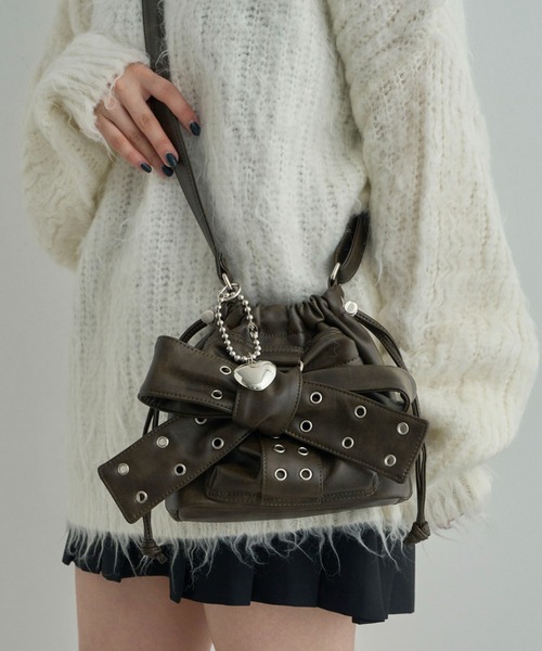 WEGO（ウィゴー）の「WEGO/チャーム付きハトメリボンショルダー（ショルダーバッグ・レディース・ブラウン/ブラック系2/ブラック/ライトインディゴブルー・FREE）」の16枚目の写真