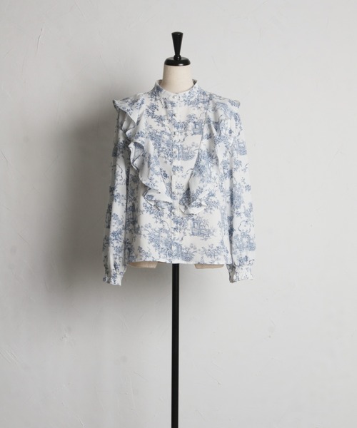 tocco closet（トッコ　クローゼット）の「ラッフルフリル付きパール釦トワルドジューイ柄ブラウス（シャツ/ブラウス・レディース・ブラック/ブルー・M）」の10枚目の写真