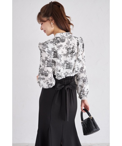 ◎当日発送可能【新品タグ付き】コトゥー　たっぷりフリル 　セレモニー ファー付きケープライク袖口フリルリブニットプルオーバー