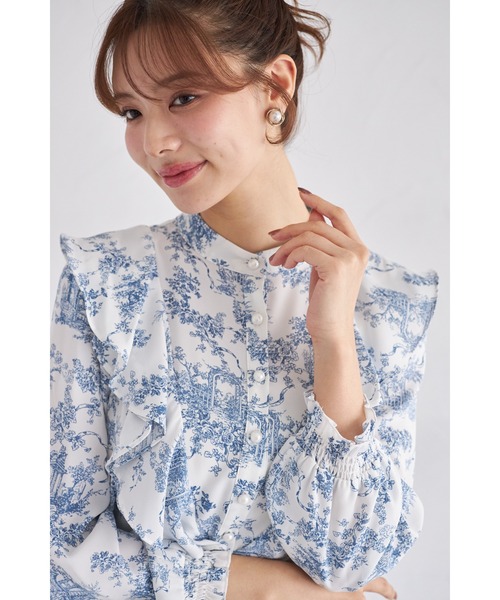 tocco closet（トッコ　クローゼット）の「ラッフルフリル付きパール釦トワルドジューイ柄ブラウス（シャツ/ブラウス・レディース・ブラック/ブルー・M）」の16枚目の写真