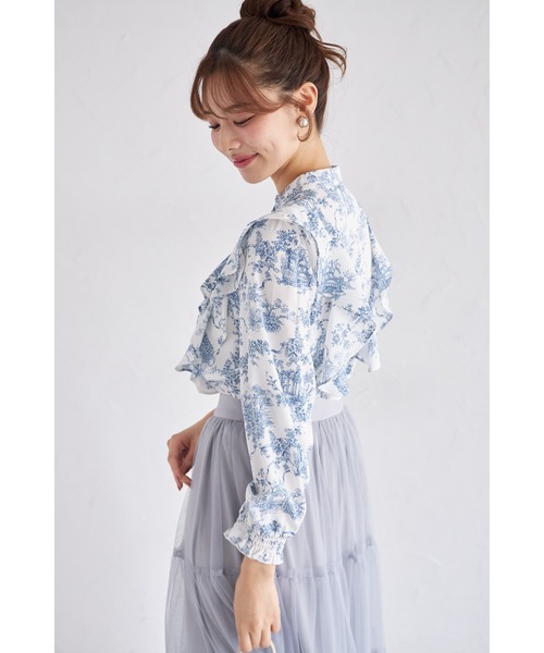 tocco closet（トッコ　クローゼット）の「ラッフルフリル付きパール釦トワルドジューイ柄ブラウス（シャツ/ブラウス・レディース・ブラック/ブルー・M）」の15枚目の写真
