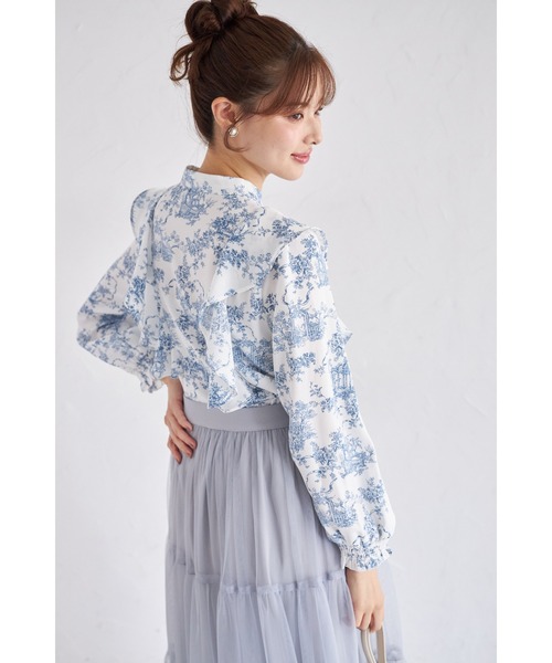 tocco closet（トッコ　クローゼット）の「ラッフルフリル付きパール釦トワルドジューイ柄ブラウス（シャツ/ブラウス・レディース・ブラック/ブルー・M）」の14枚目の写真