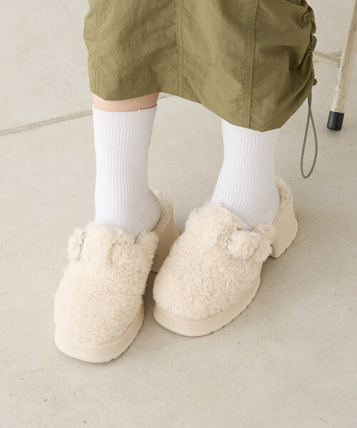 w closet（ダブルクローゼット）の「もこもこファーサンダル（サンダル・レディース・ブラック/アイボリー・LARGE/SMALL/X-LARGE/MEDIUM）」の2枚目の写真