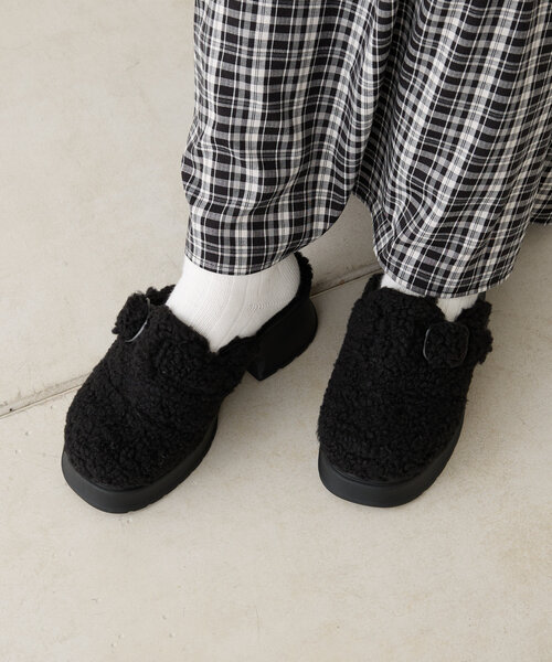 w closet（ダブルクローゼット）の「もこもこファーサンダル（サンダル・レディース・ブラック/アイボリー・LARGE/SMALL/X-LARGE/MEDIUM）」の5枚目の写真