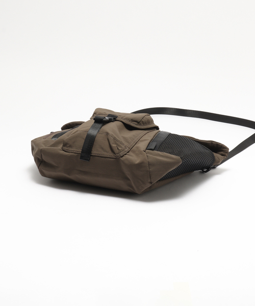 B.C STOCK（ベーセーストック）の「【fellowww / フェロー】別注 nylon minishoulder（ショルダーバッグ・メンズ・ブラウン/ブラック・FREE）」の6枚目の写真