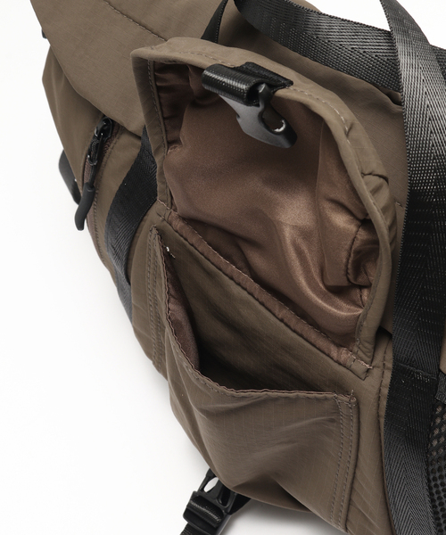 B.C STOCK（ベーセーストック）の「【fellowww / フェロー】別注 nylon minishoulder（ショルダーバッグ・メンズ・ブラウン/ブラック・FREE）」の9枚目の写真