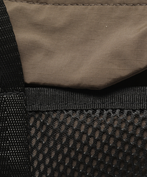 B.C STOCK（ベーセーストック）の「【fellowww / フェロー】別注 nylon minishoulder（ショルダーバッグ・メンズ・ブラウン/ブラック・FREE）」の4枚目の写真