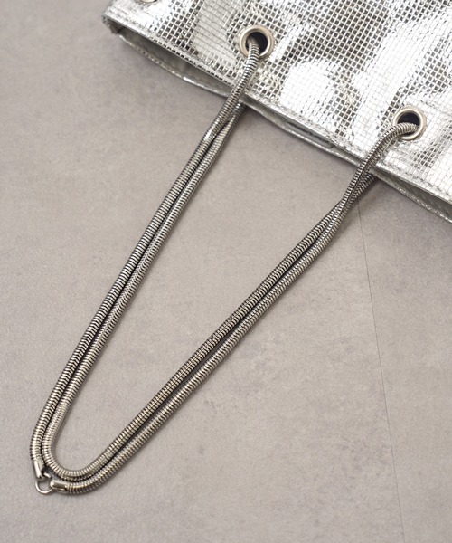 cache cache(カシュ カシュ)の「【cache cache】スネークチェーンメタリックミニバッグ 結婚式 二次会 パーティー フォーマル オケージョン(ハンドバッグ・レディース・シルバー/ブラック/ゴールド・FREE)」の4枚目の写真