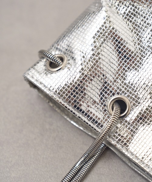 cache cache(カシュ カシュ)の「【cache cache】スネークチェーンメタリックミニバッグ 結婚式 二次会 パーティー フォーマル オケージョン(ハンドバッグ・レディース・シルバー/ブラック/ゴールド・FREE)」の5枚目の写真