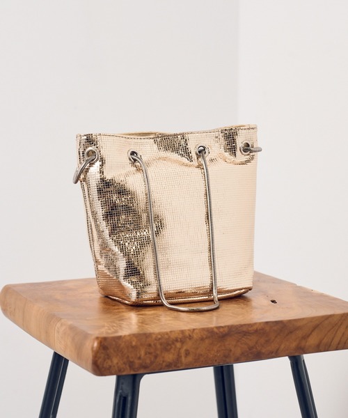 cache cache(カシュ カシュ)の「【cache cache】スネークチェーンメタリックミニバッグ 結婚式 二次会 パーティー フォーマル オケージョン(ハンドバッグ・レディース・シルバー/ブラック/ゴールド・FREE)」の15枚目の写真