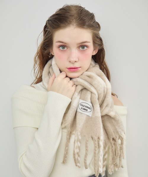 TITTY&CO.(ティティーアンドコー)の「チェック柄フリンジストール(ストール/ショール・レディース・ネイビー/ブラック/グレー・FREE)」の9枚目の写真