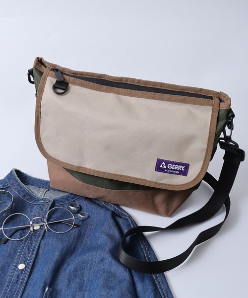 GERRY(ジェリー)の「GERRY はっ水加工 REPREVE スクエア メッセンジャーバッグ(メッセンジャーバッグ・メンズ・ベージュ/グレー/マルチ/ブラック/チャコール・FREE)」の5枚目の写真