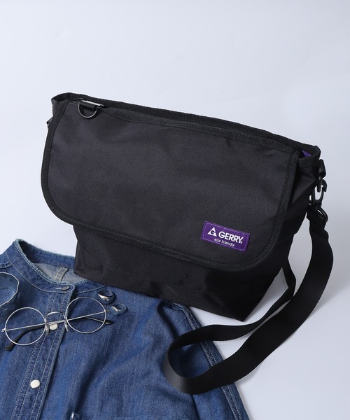 GERRY(ジェリー)の「GERRY はっ水加工 REPREVE スクエア メッセンジャーバッグ(メッセンジャーバッグ・メンズ・ベージュ/グレー/マルチ/ブラック/チャコール・FREE)」の2枚目の写真