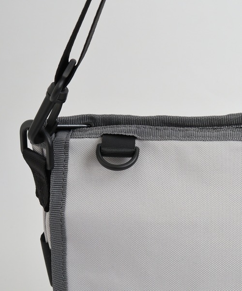 GERRY(ジェリー)の「GERRY はっ水加工 REPREVE スクエア メッセンジャーバッグ(メッセンジャーバッグ・メンズ・ベージュ/グレー/マルチ/ブラック/チャコール・FREE)」の15枚目の写真