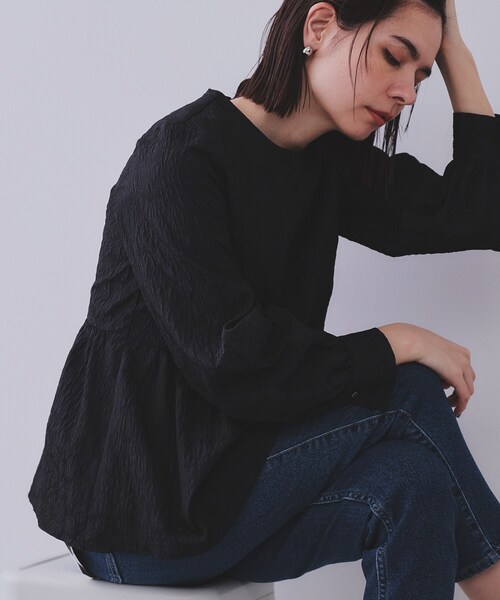 OPAQUE.CLIP（オペークドットクリップ）の「《通勤・セレモニー対応》ジャカードペプラムブラウス【洗濯機洗い可】（シャツ/ブラウス・レディース・ブラック/オフホワイト/ネイビー・36/38/40/42）」の3枚目の写真