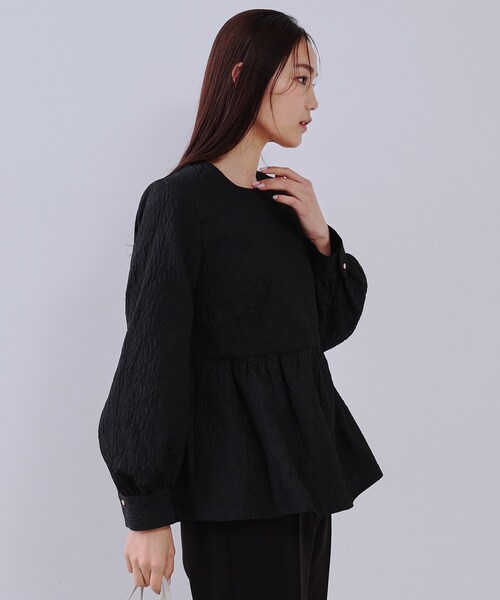 OPAQUE.CLIP（オペークドットクリップ）の「《通勤・セレモニー対応》ジャカードペプラムブラウス【洗濯機洗い可】（シャツ/ブラウス・レディース・ブラック/オフホワイト/ネイビー・36/38/40/42）」の20枚目の写真