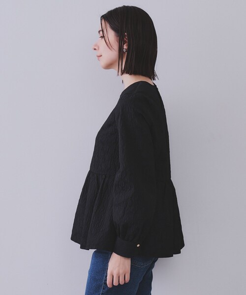 OPAQUE.CLIP（オペークドットクリップ）の「《通勤・セレモニー対応》ジャカードペプラムブラウス【洗濯機洗い可】（シャツ/ブラウス・レディース・ブラック/オフホワイト/ネイビー・36/38/40/42）」の11枚目の写真