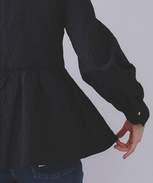 OPAQUE.CLIP（オペークドットクリップ）の「《通勤・セレモニー対応》ジャカードペプラムブラウス【洗濯機洗い可】（シャツ/ブラウス・レディース・ブラック/オフホワイト/ネイビー・36/38/40/42）」の8枚目の写真