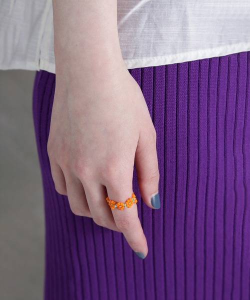 ROSE BUD(ローズバッド)の「(8degrees)カラービーズフラワーリング(リング・レディース・オレンジ/ブラック/ブルー・ONE SIZE)」の3枚目の写真