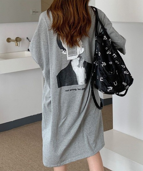 maison de LATIR(メゾンドラティール)の「プリントデザインロング丈Tシャツワンピース(Tシャツ/カットソー・レディース・ホワイト/ブラック/グレー・ONESIZE)」の3枚目の写真