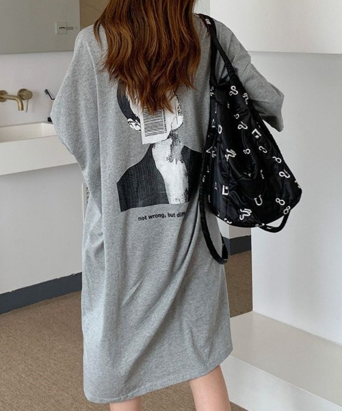 maison de LATIR(メゾンドラティール)の「プリントデザインロング丈Tシャツワンピース(Tシャツ/カットソー・レディース・ホワイト/ブラック/グレー・ONESIZE)」の7枚目の写真
