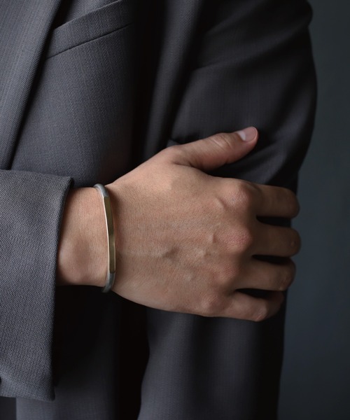 TEN.(テン)の「SILVER925 18KGP プレイナーバングル M(ブレスレット・メンズ・シルバー×ゴールド・MEDIUM)」の3枚目の写真