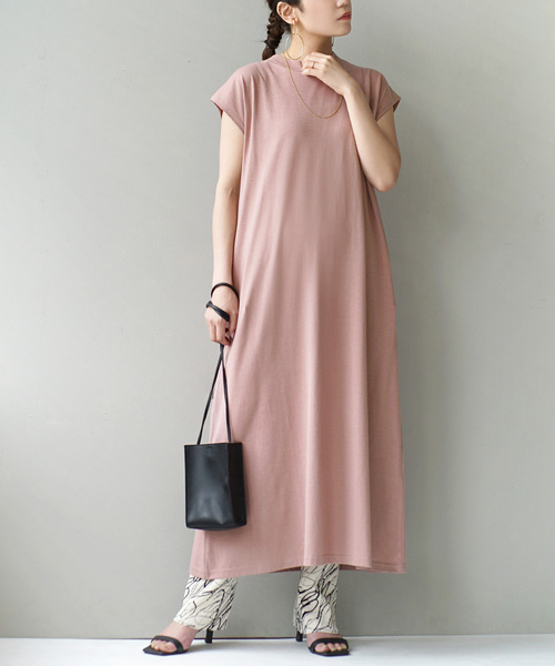 zootie(ズーティー)の「URBAN PLUS フレンチスリーブワンピース(ワンピース・レディース・テラコッタ/グレイッシュブルー/ダークグリーン/スモークピンク/ブラック/ライトベージュ/ブラウン系その他/アイボリー/ライトブルー/グレイッシュベージュ/オフホワイト/チャコール/ネイビー・フリー)」の13枚目の写真