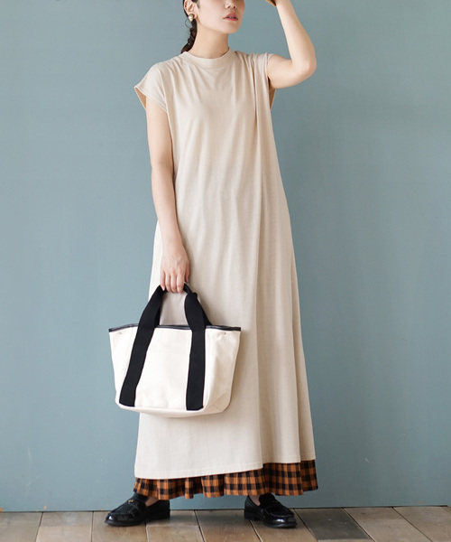 zootie(ズーティー)の「URBAN PLUS フレンチスリーブワンピース(ワンピース・レディース・テラコッタ/グレイッシュブルー/ダークグリーン/スモークピンク/ブラック/ライトベージュ/ブラウン系その他/アイボリー/ライトブルー/グレイッシュベージュ/オフホワイト/チャコール/ネイビー・フリー)」の8枚目の写真