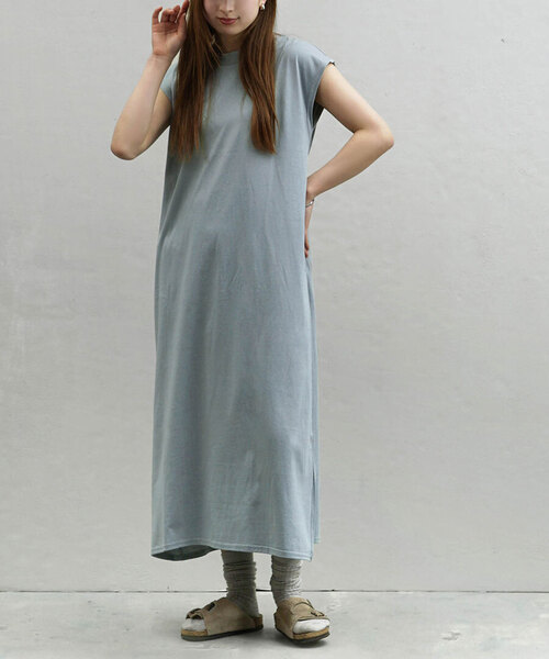 zootie(ズーティー)の「URBAN PLUS フレンチスリーブワンピース(ワンピース・レディース・テラコッタ/グレイッシュブルー/ダークグリーン/スモークピンク/ブラック/ライトベージュ/ブラウン系その他/アイボリー/ライトブルー/グレイッシュベージュ/オフホワイト/チャコール/ネイビー・フリー)」の10枚目の写真