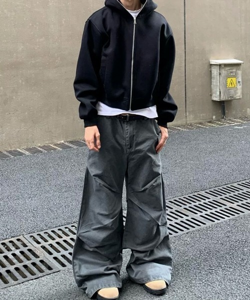 NOWLE（ノウル）の「【NOWLE】クロップフィット ジップアップ エッセンシャル パーカー（パーカー・メンズ・ブラック/アッシュグレー・SMALL/MEDIUM/LARGE）」の4枚目の写真