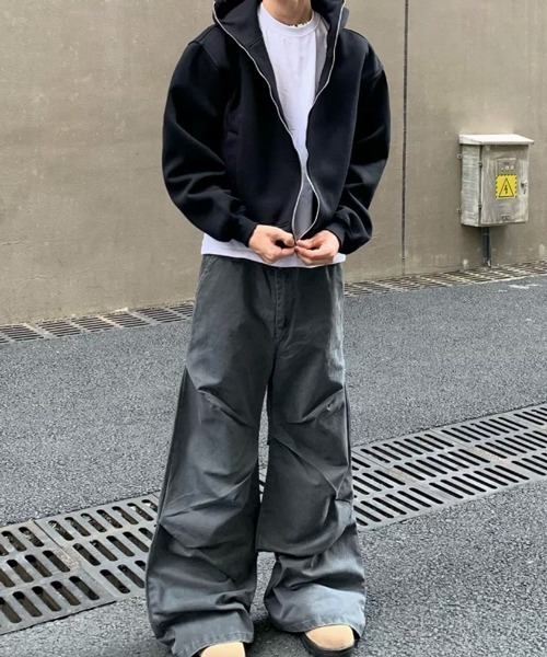 NOWLE（ノウル）の「【NOWLE】クロップフィット ジップアップ エッセンシャル パーカー（パーカー・メンズ・ブラック/アッシュグレー・SMALL/MEDIUM/LARGE）」の5枚目の写真