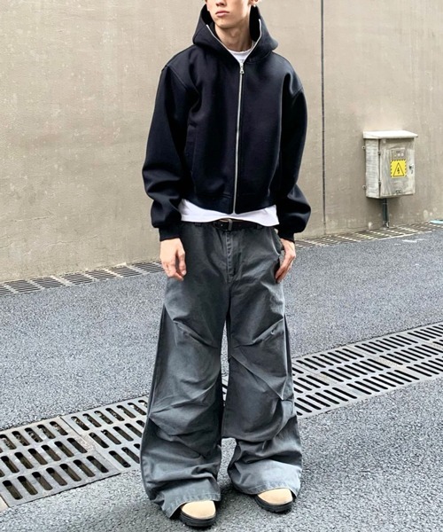 NOWLE（ノウル）の「【NOWLE】クロップフィット ジップアップ エッセンシャル パーカー（パーカー・メンズ・ブラック/アッシュグレー・SMALL/MEDIUM/LARGE）」の7枚目の写真